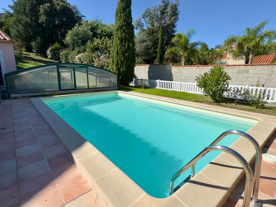 Pool view, Swimming pool, sunbed