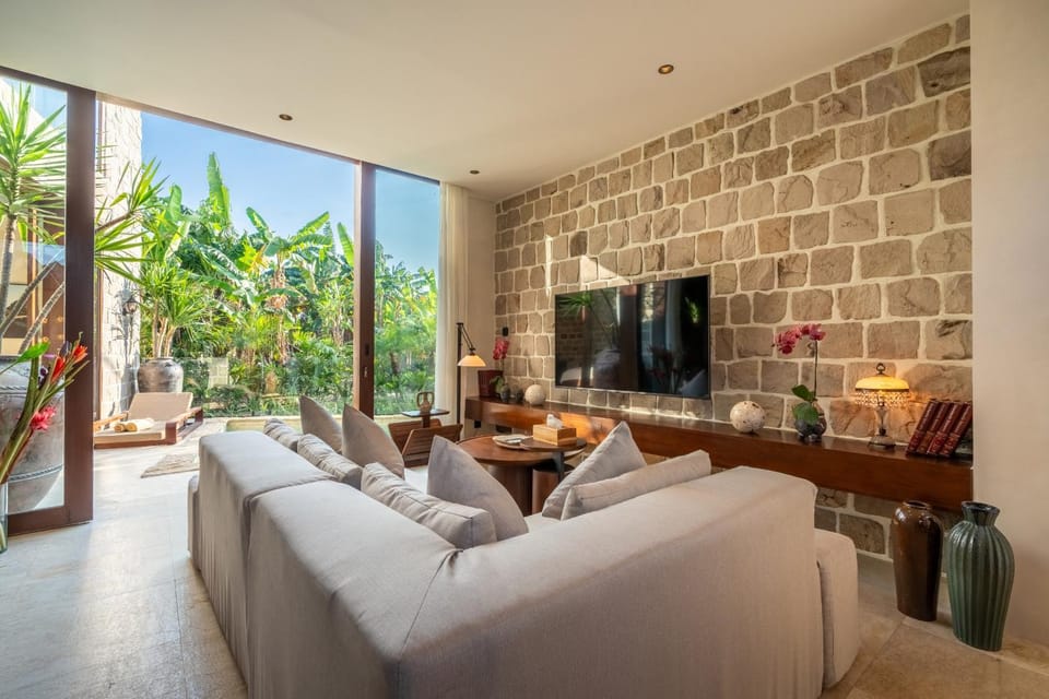 Communal lounge/ TV room, Living room