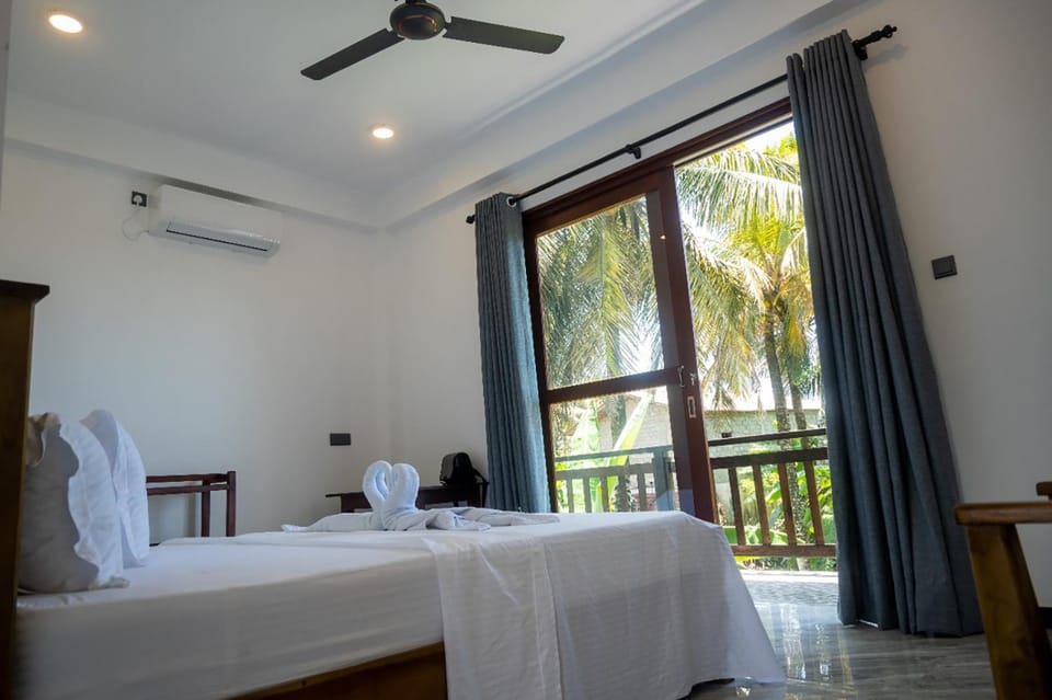 Photo of the whole room, Bedroom, air conditioner