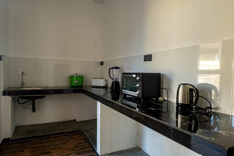 Kitchen or kitchenette, Kitchen or kitchenette, Internal: Not applicable to any particular room