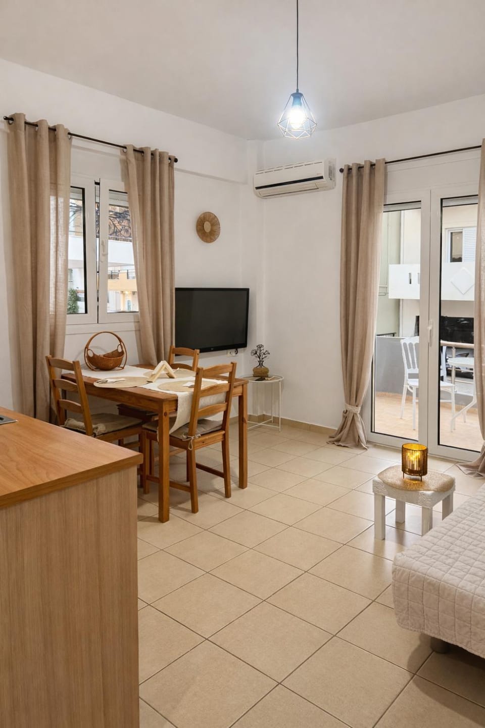 TV and multimedia, Seating area, Dining area, air conditioner