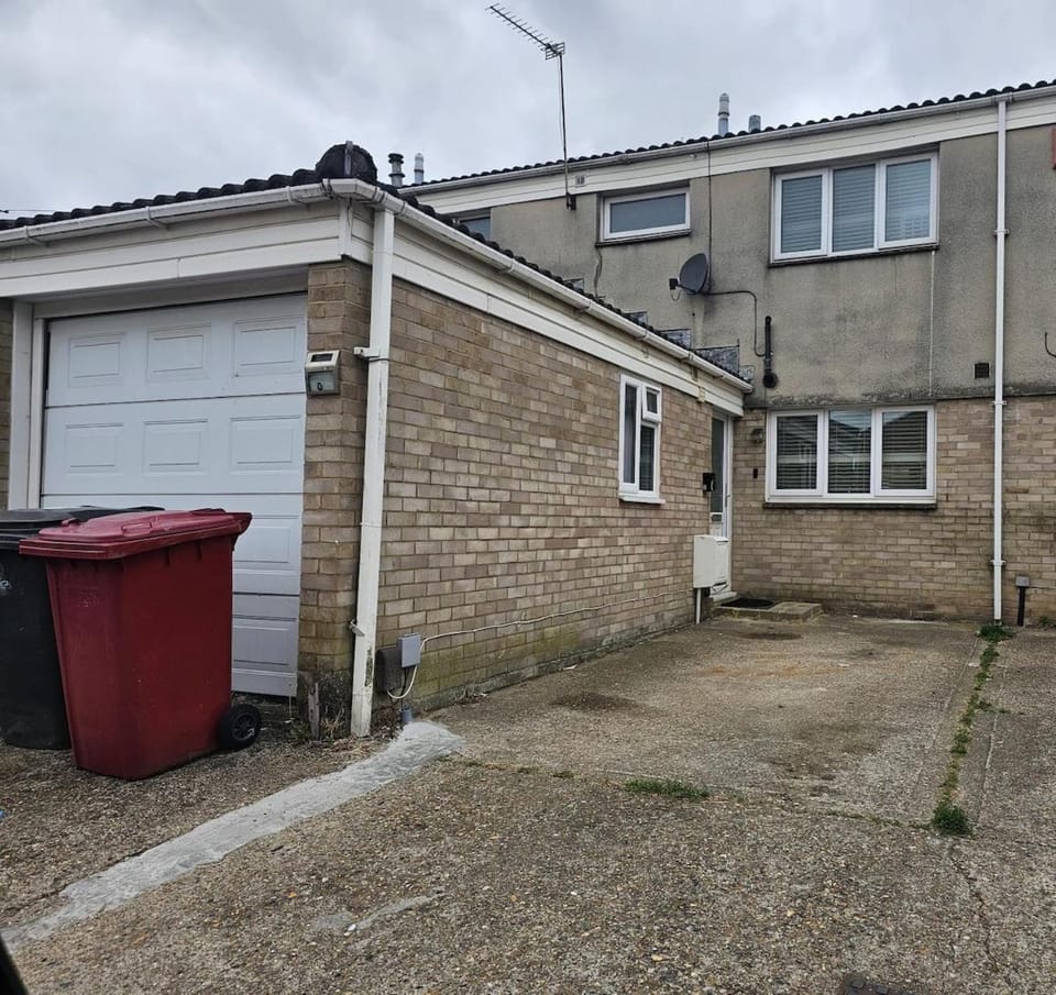 Self-contained Studio Room in Slough Apartment in Slough