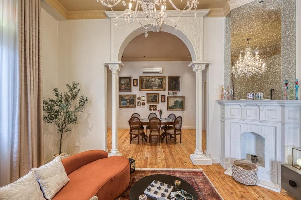 Downtown Glass & Glory - Heritage Stay Apartment in Cairo