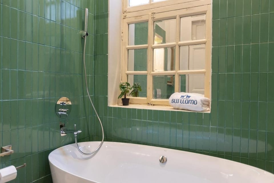 Downtown Glass & Glory - Heritage Stay Apartment in Cairo