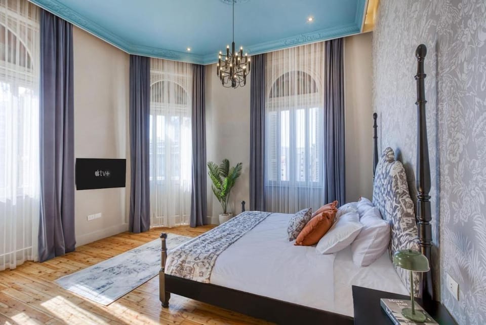 Downtown Glass & Glory - Heritage Stay Apartment in Cairo