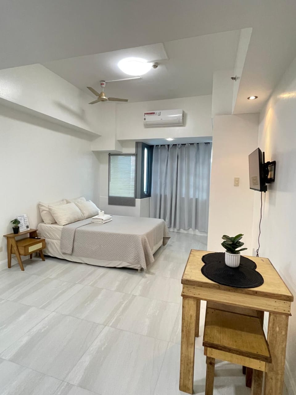 Charming condo unit Across US Embassy Apartment in Manila City