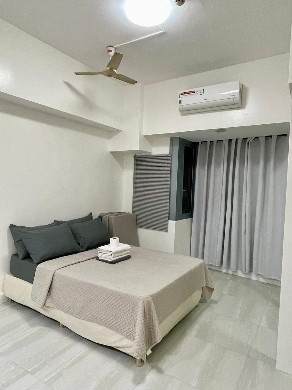 Charming condo unit Across US Embassy Apartment in Manila City