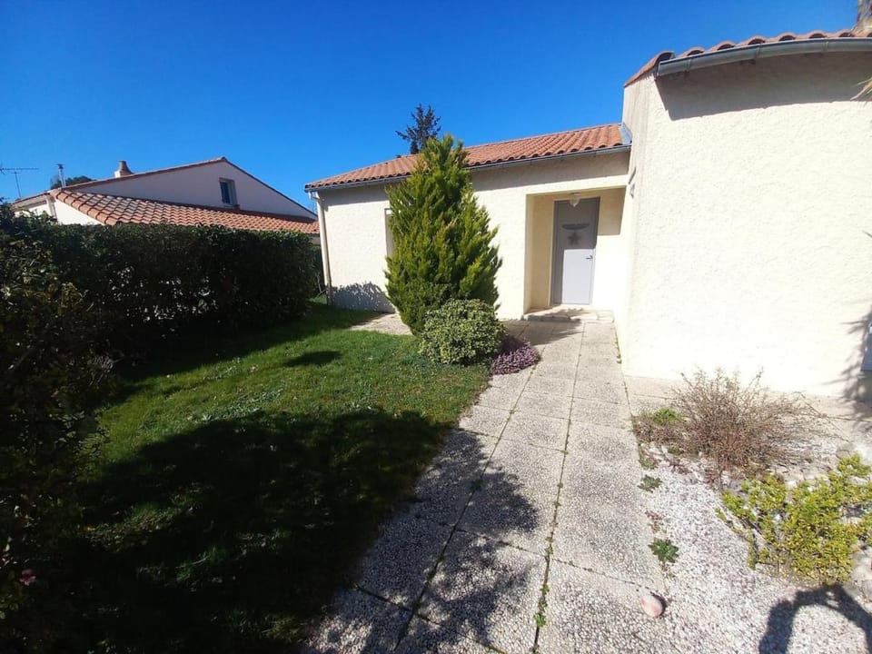 Property building, Spring, Day, Garden, Garden view