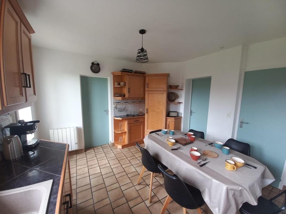 Kitchen or kitchenette, Food and drinks, Dining area, Food, pet friendly, stove