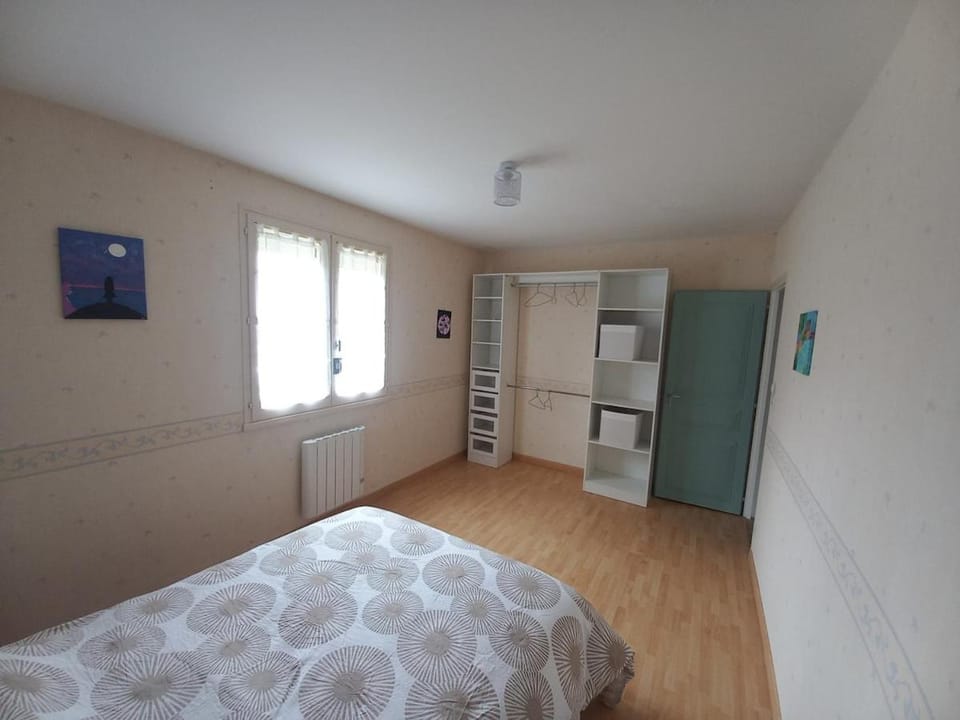 Bed, Photo of the whole room, Bedroom, wardrobe