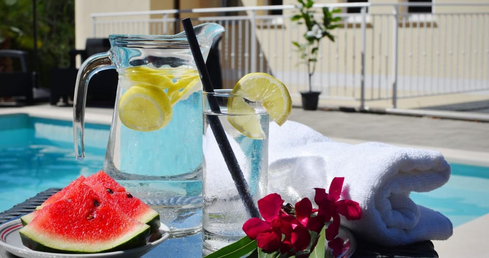 Day, Food and drinks, Swimming pool