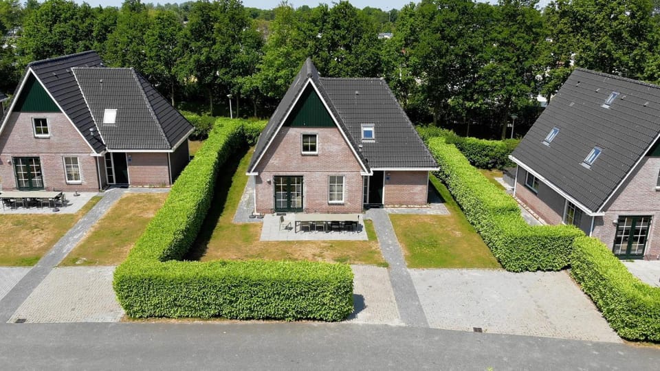 Beach Villa Royale with Wellness Hot Tub & Sauna - 10 persons Villa in Friesland, Netherlands