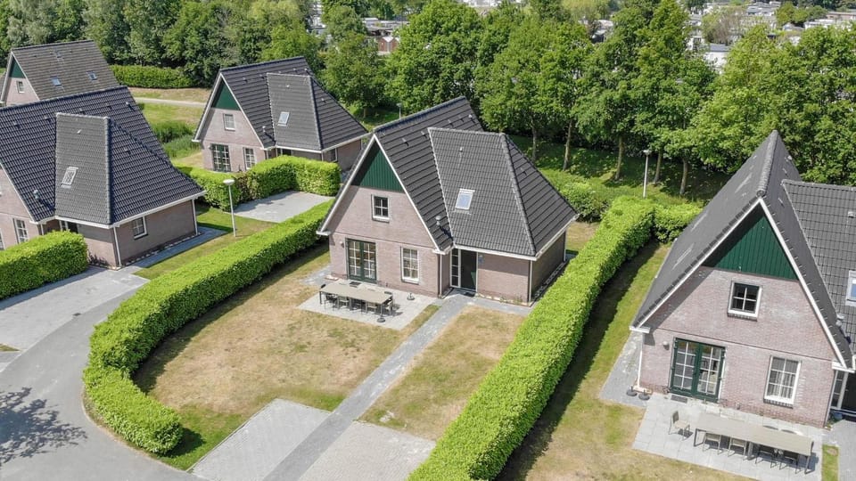 Beach Villa Royale with Wellness Hot Tub & Sauna - 10 persons Villa in Friesland, Netherlands