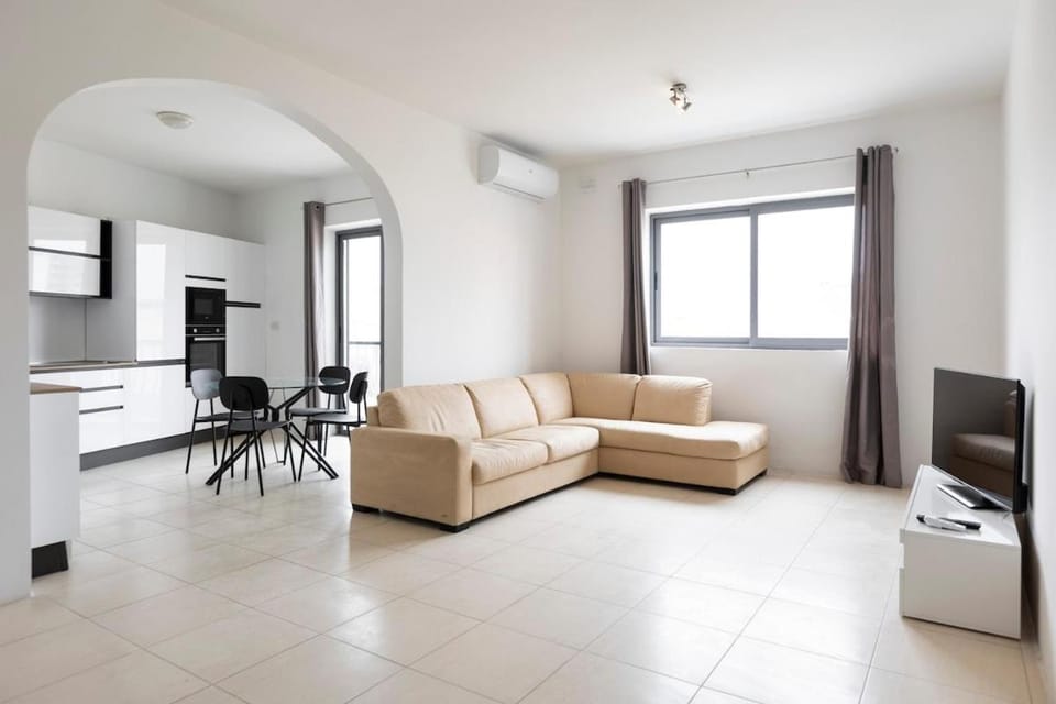 TV and multimedia, Kitchen or kitchenette, Living room, Seating area, Dining area, air conditioner