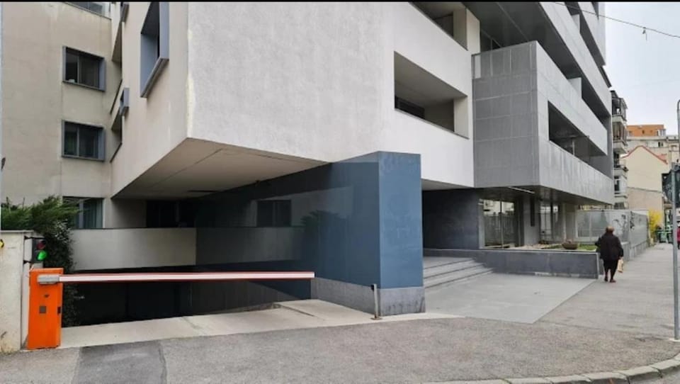 Property building, Day, Neighbourhood, Street view