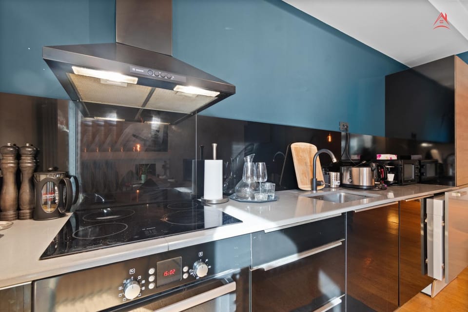 Coffee/tea facilities, Kitchen or kitchenette, stove, toaster