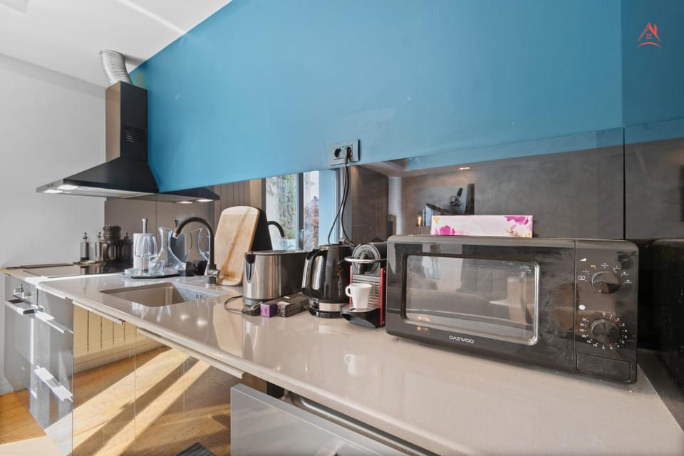 Coffee/tea facilities, Kitchen or kitchenette, stove, toaster