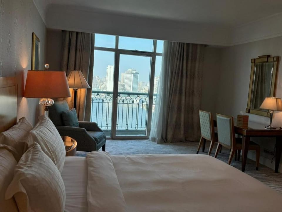 Bedroom, River view, River view