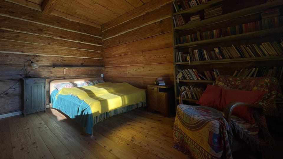 Bed, Library, Photo of the whole room, Bedroom