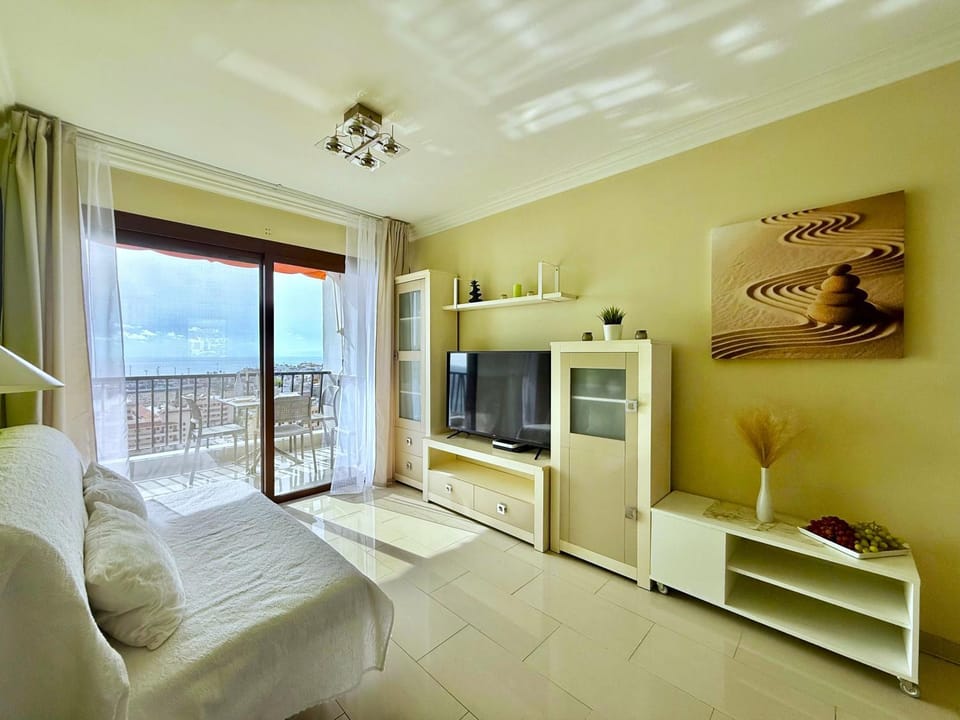 TV and multimedia, Living room, Photo of the whole room, Seating area, Sea view