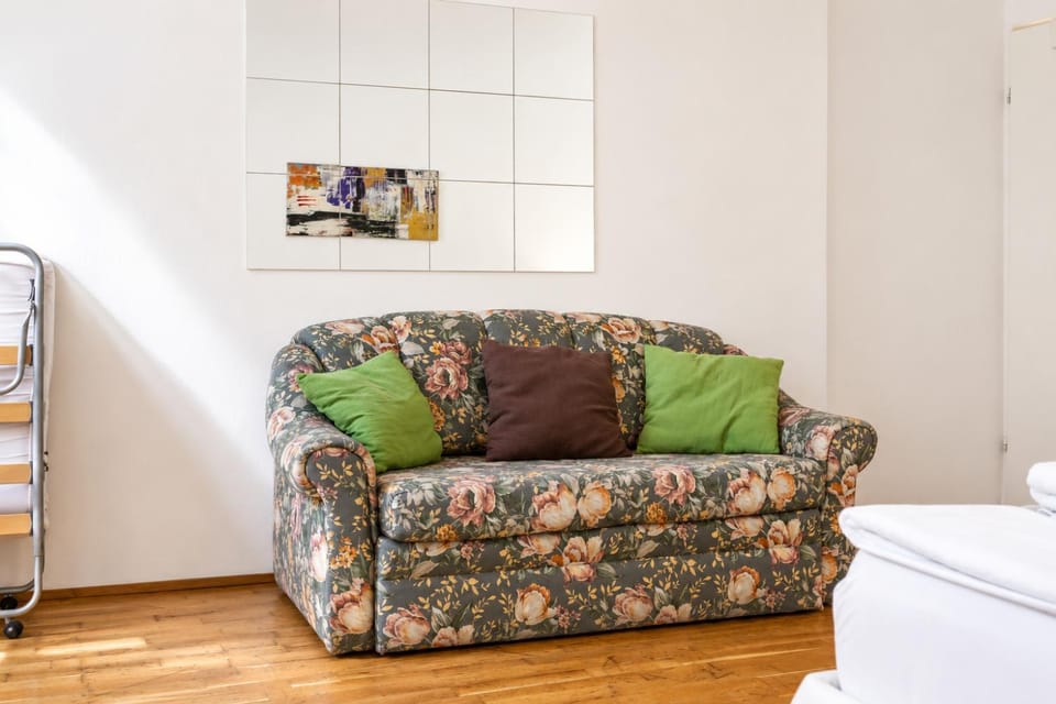 Bed, Seating area, Bedroom