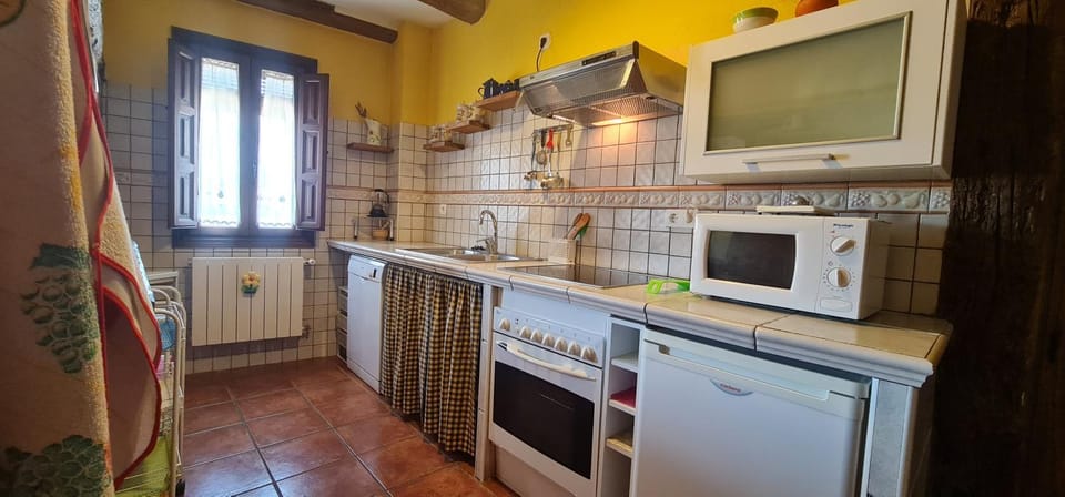 Kitchen or kitchenette, dishwasher, oven, stove, toaster, washing machine