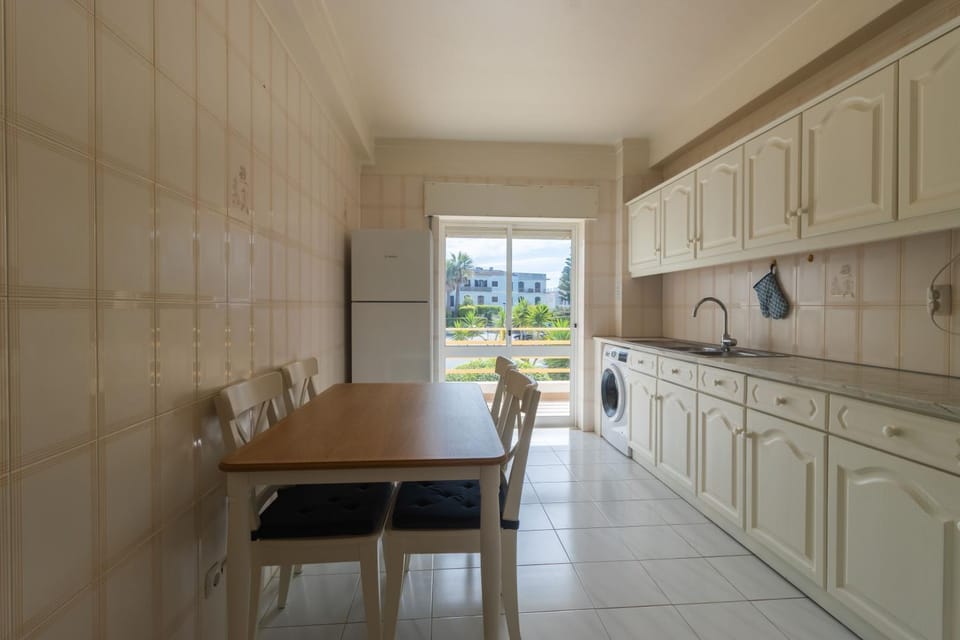 Kitchen or kitchenette, Dining area, oven, stove, washing machine