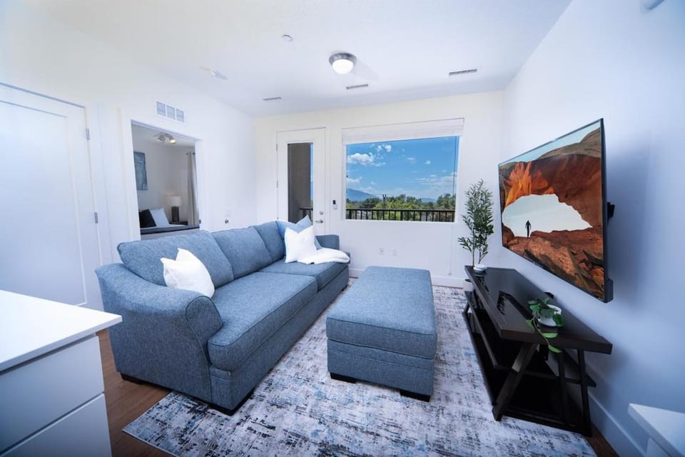 TV and multimedia, Living room, Mountain view