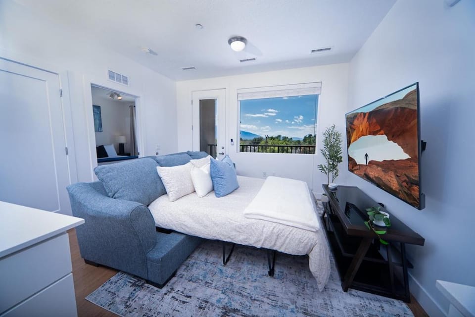 TV and multimedia, Living room, Mountain view