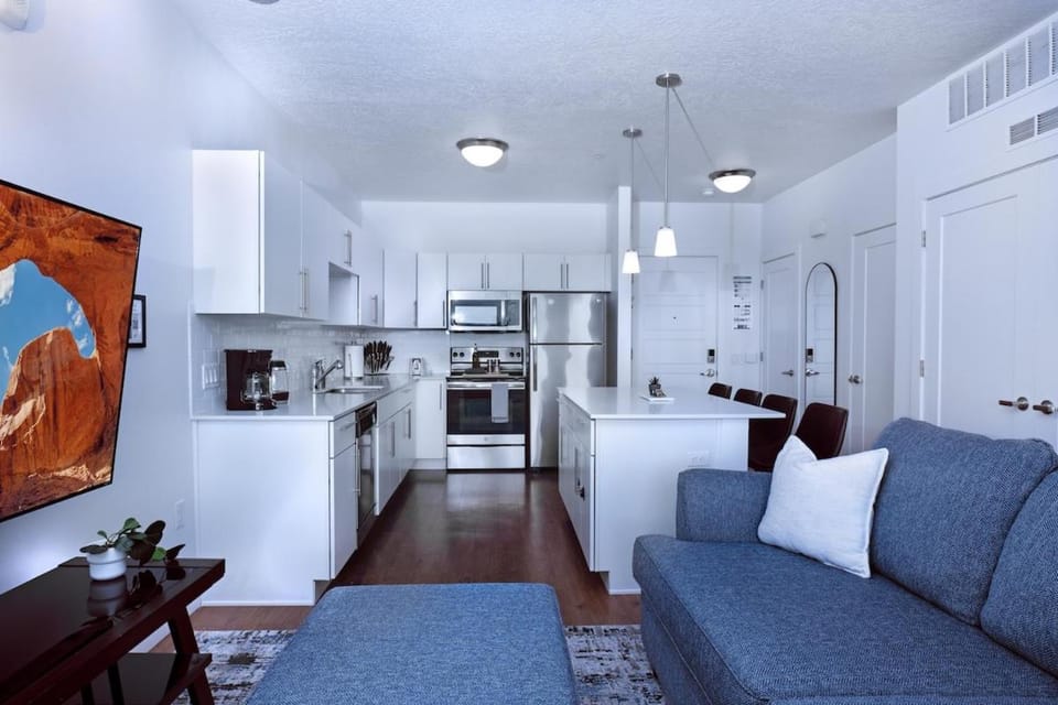 Kitchen or kitchenette, Dining area, dishwasher, microwave, oven, stove, toaster