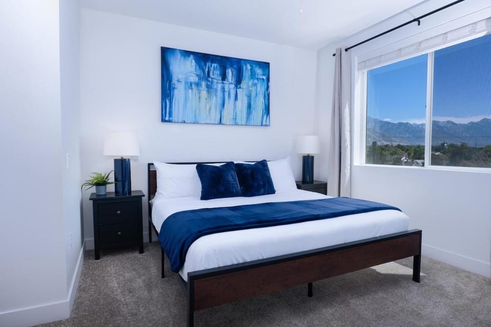 Bed, Bedroom, Mountain view