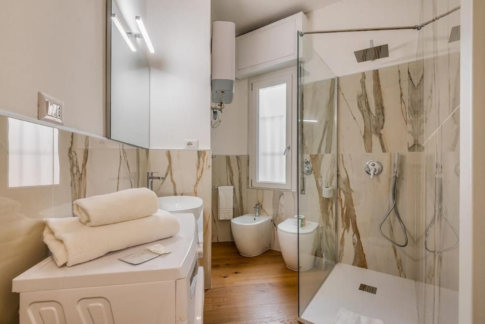Metro a 3 min-Duomo a 8 min-wi-fi-AC-SmartTv Apartment in Milan