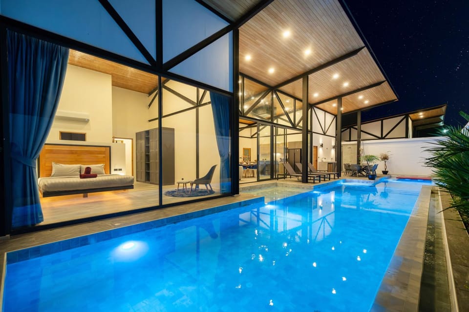 Night, Pool view, Swimming pool, sunbed