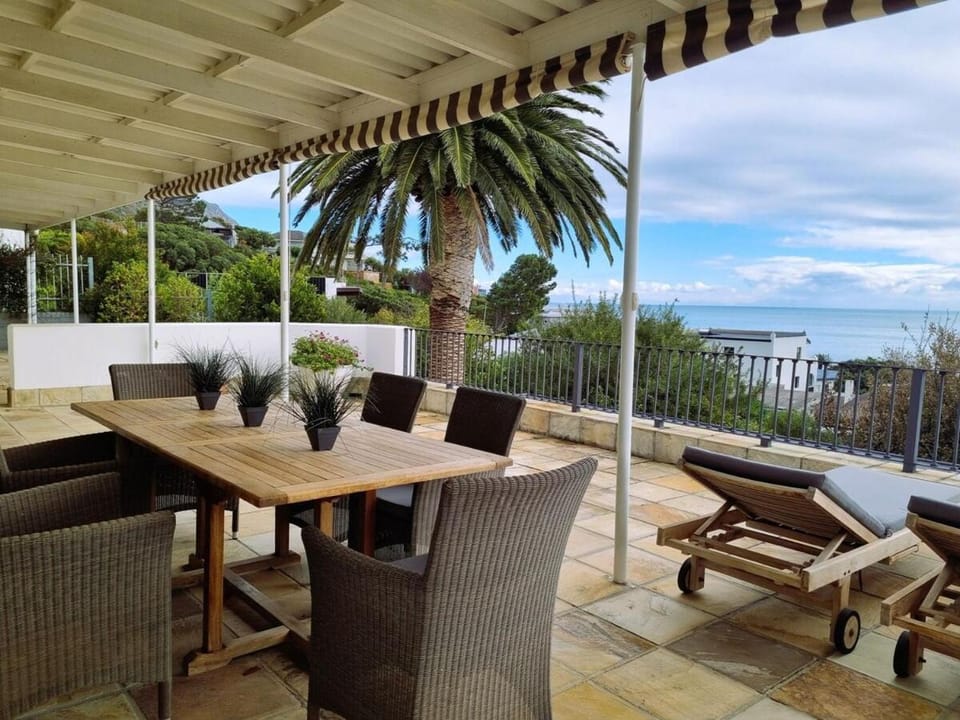 Amazing View Villa, Sleeps 9 Villa in Cape Town