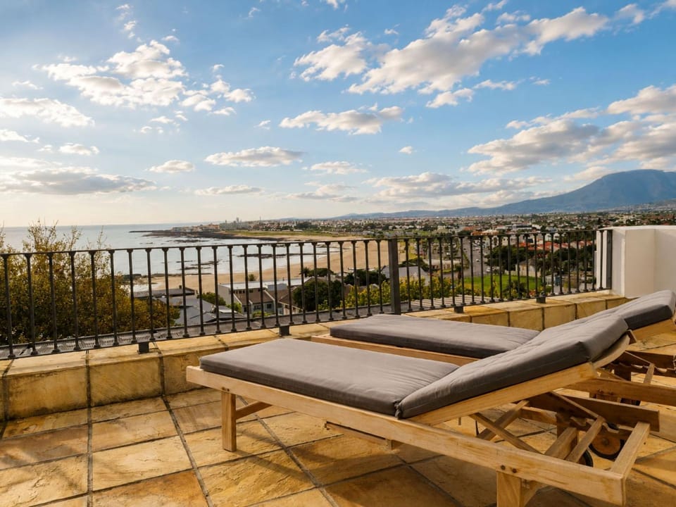 View (from property/room), View (from property/room), Sea view, Sea view, sunbed