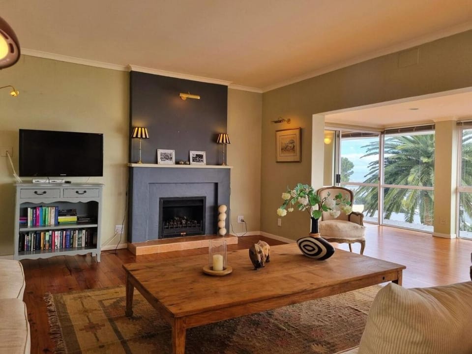 Amazing View Villa, Sleeps 9 Villa in Cape Town