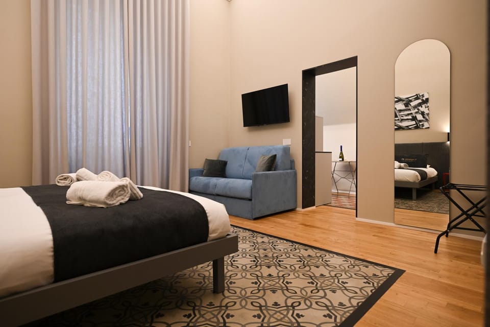 Communal lounge/ TV room, Bed, TV and multimedia, Living room, Photo of the whole room, Evening entertainment, Bedroom