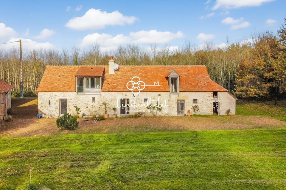 Bulle de calme bucolique - jardin & piscine privée House in Pays de la Loire