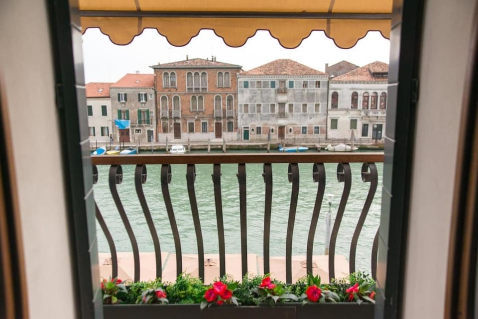 Day, Natural landscape, View (from property/room), Balcony/Terrace, City view, Lake view, River view