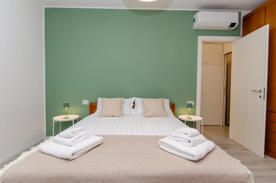 Bed, Photo of the whole room, Bedroom, towels, wardrobe, air conditioner
