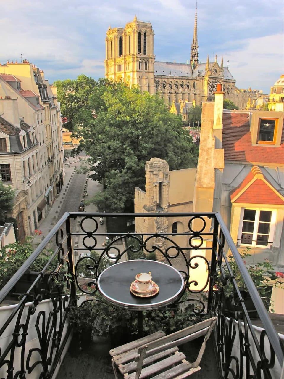 Property building, Day, View (from property/room), Balcony/Terrace, Dining area, City view