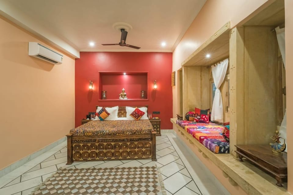 Bed, Seating area, Bedroom, air conditioner