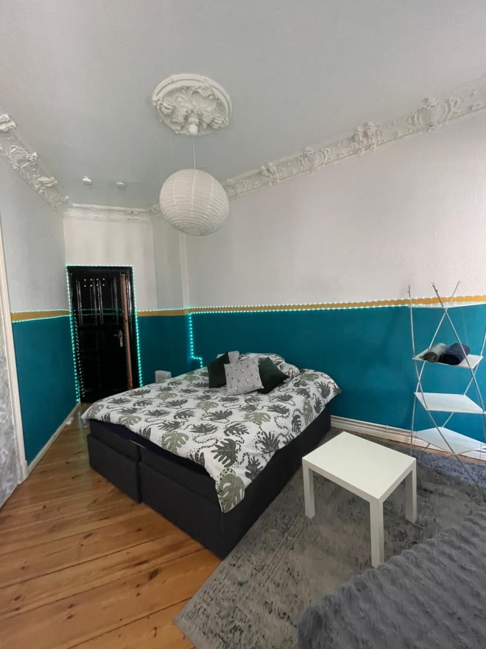 The Golden King Room Neukölln Vacation rental in Berlin