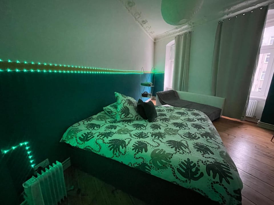 The Golden King Room Neukölln Vacation rental in Berlin