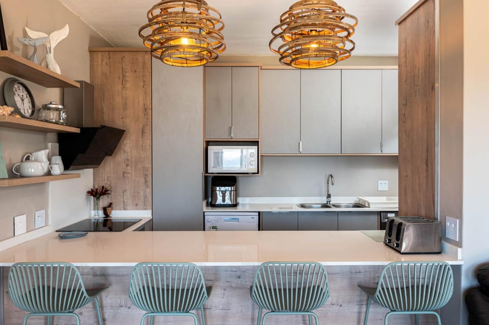 Kitchen or kitchenette, Dining area, stove, toaster