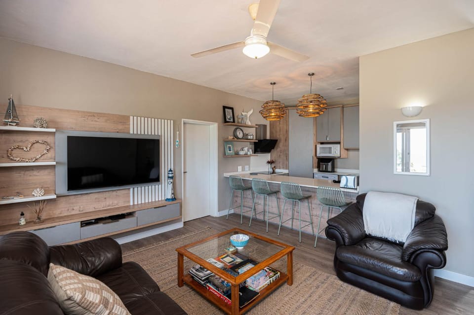 TV and multimedia, Kitchen or kitchenette, Living room, Dining area