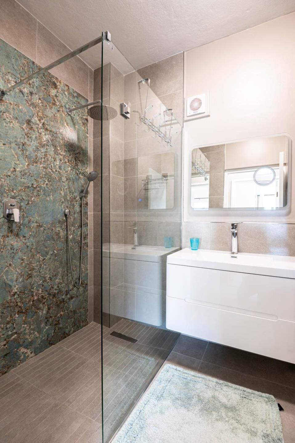 Shower, Bathroom, towels