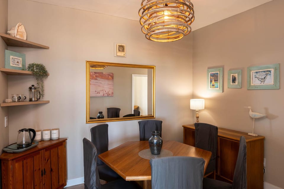 Coffee/tea facilities, Dining area