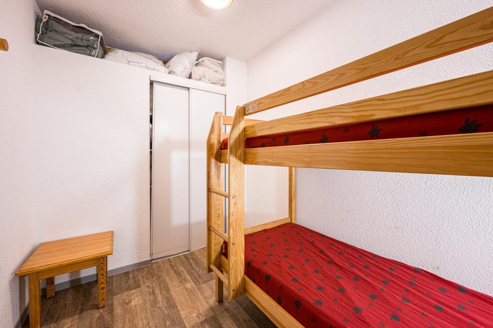 Bed, Bedroom, bunk bed