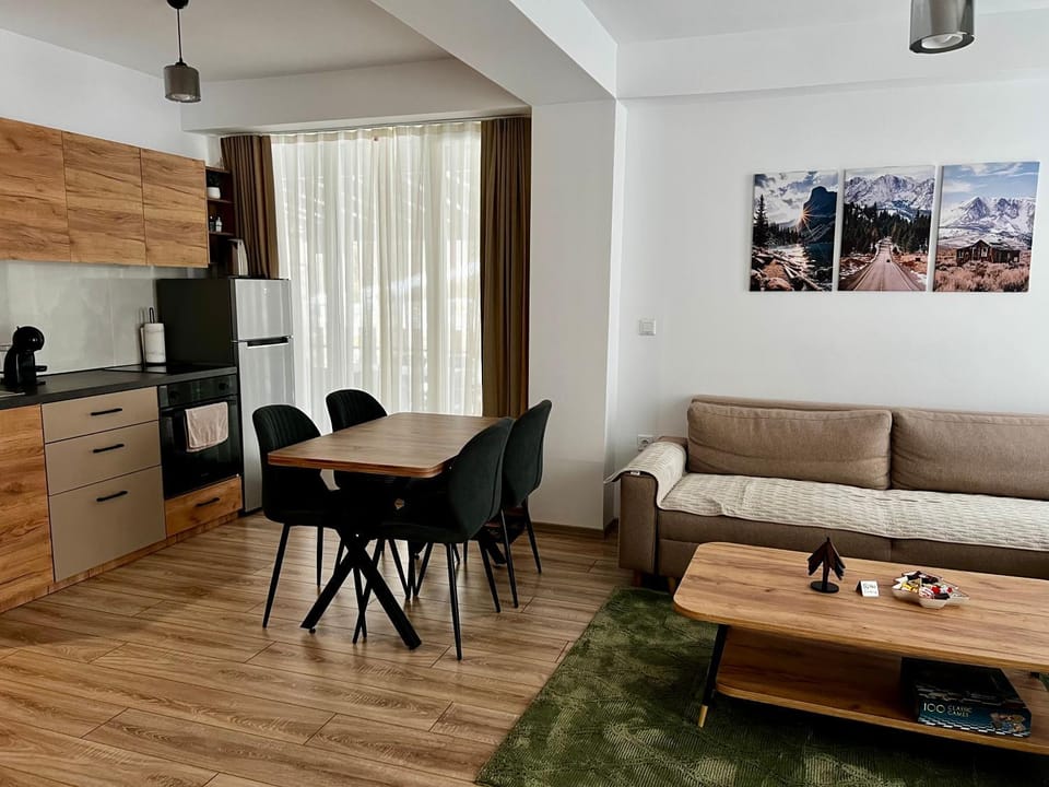 Kitchen or kitchenette, Living room, Seating area, Dining area, minibar, oven